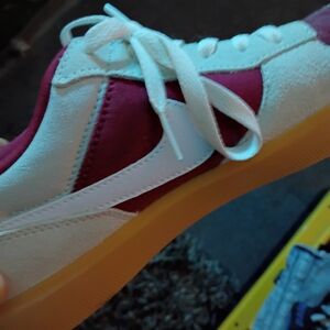 Casual Low-Top Nike Sneaker in Cream, Burgundy & Gum Sole